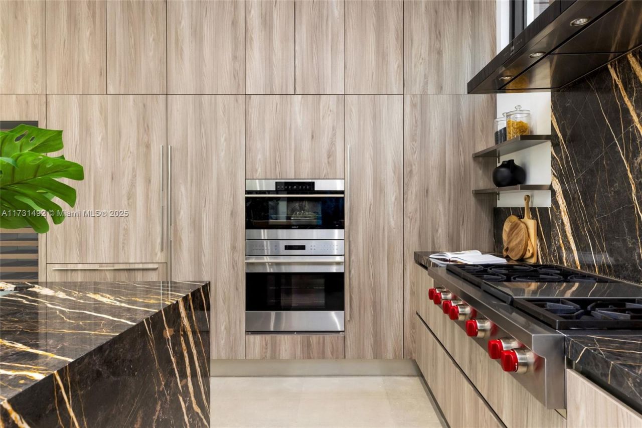 3462 NE 171st St, North Miami Beach, FL 33160 Photo