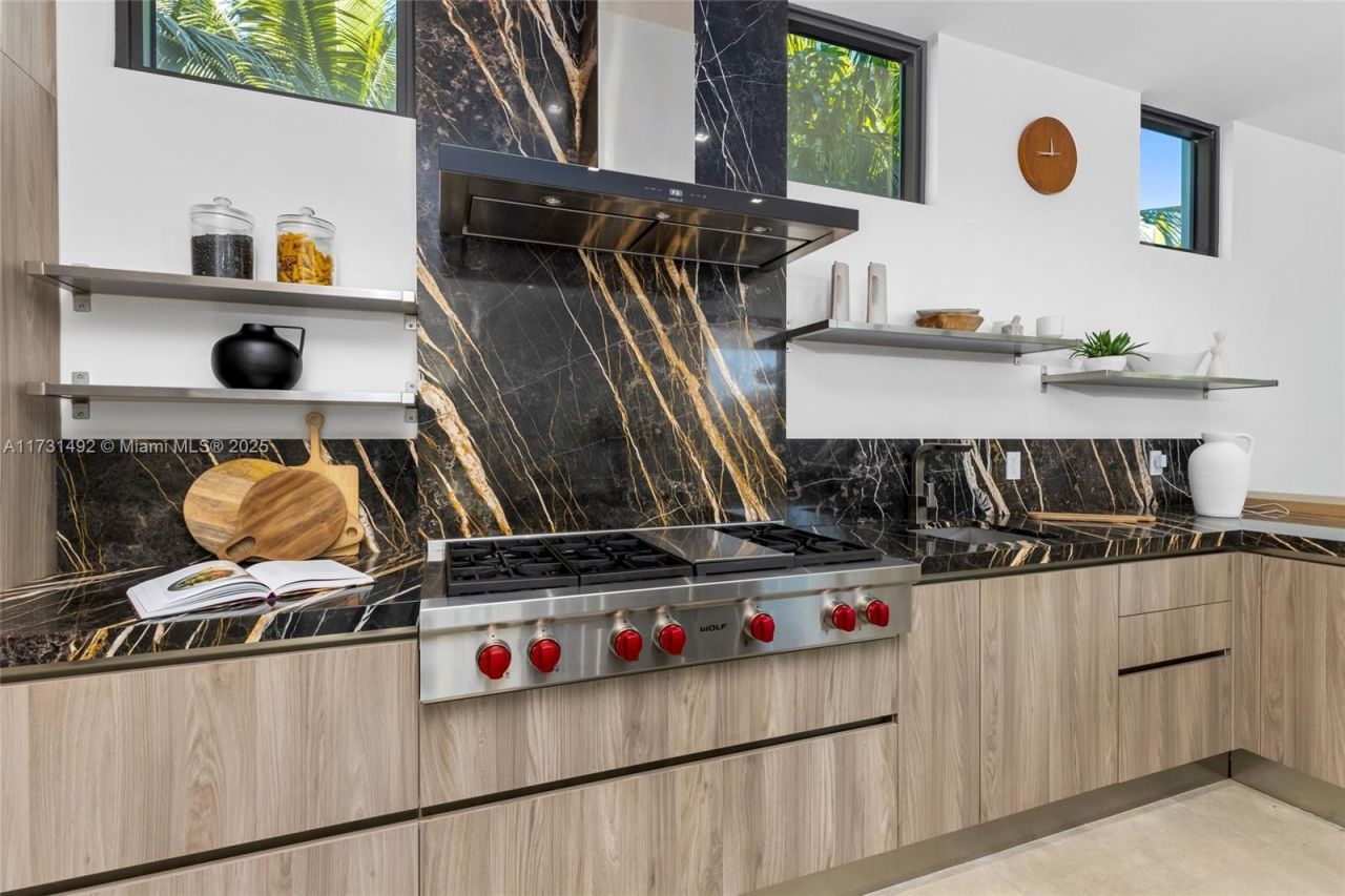 3462 NE 171st St, North Miami Beach, FL 33160 Photo