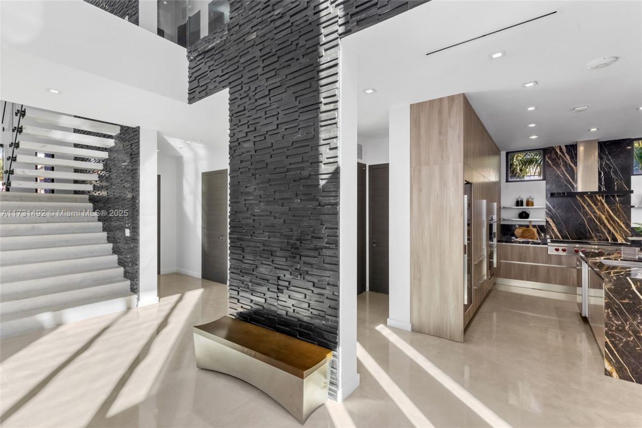 3462 NE 171st St, North Miami Beach, FL 33160 Photo