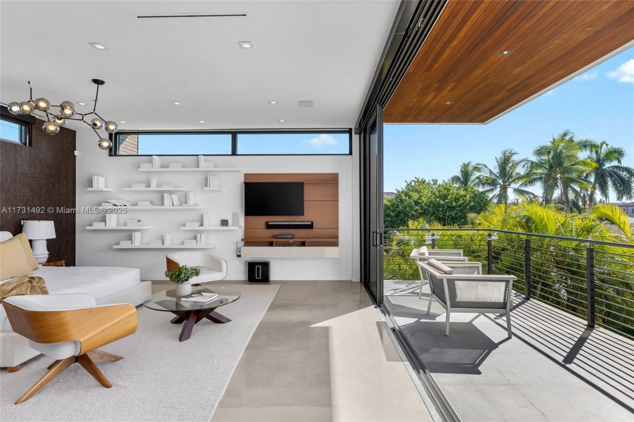 3462 NE 171st St, North Miami Beach, FL 33160 Photo