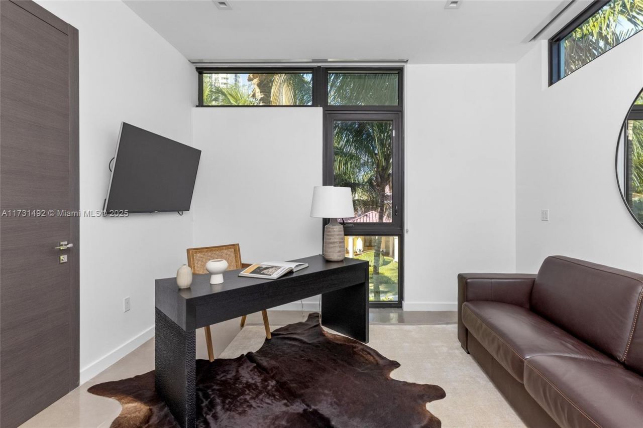 3462 NE 171st St, North Miami Beach, FL 33160 Photo