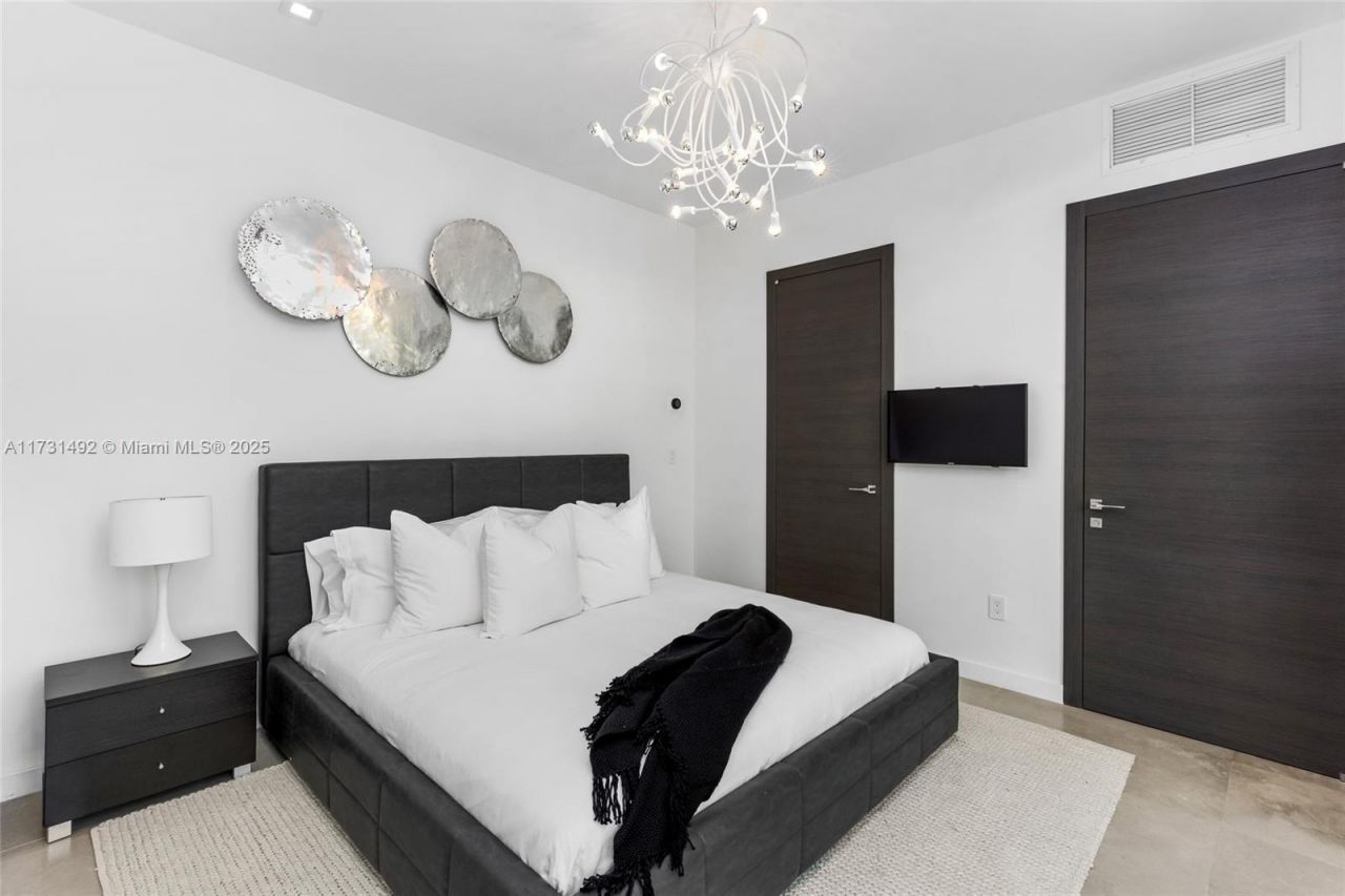 3462 NE 171st St, North Miami Beach, FL 33160 Photo