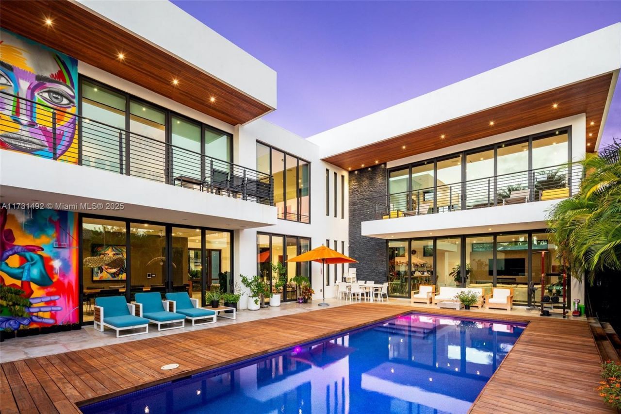 3462 NE 171st St, North Miami Beach, FL 33160 Photo