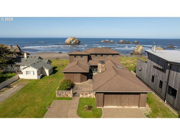 1950 BEACH LOOP DR, Bandon, OR 97411