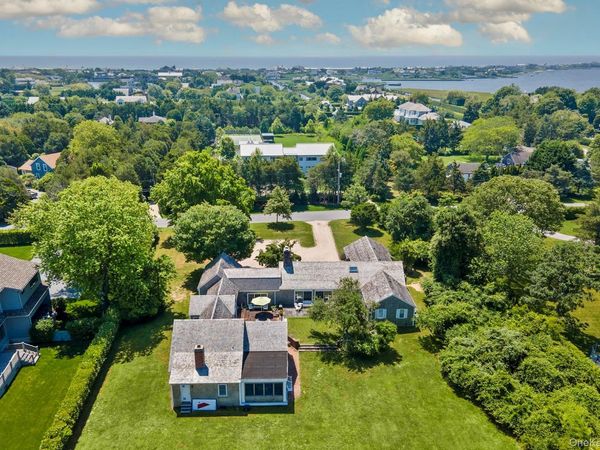 19 Quaquanantuck Lane, Quogue, NY 11959