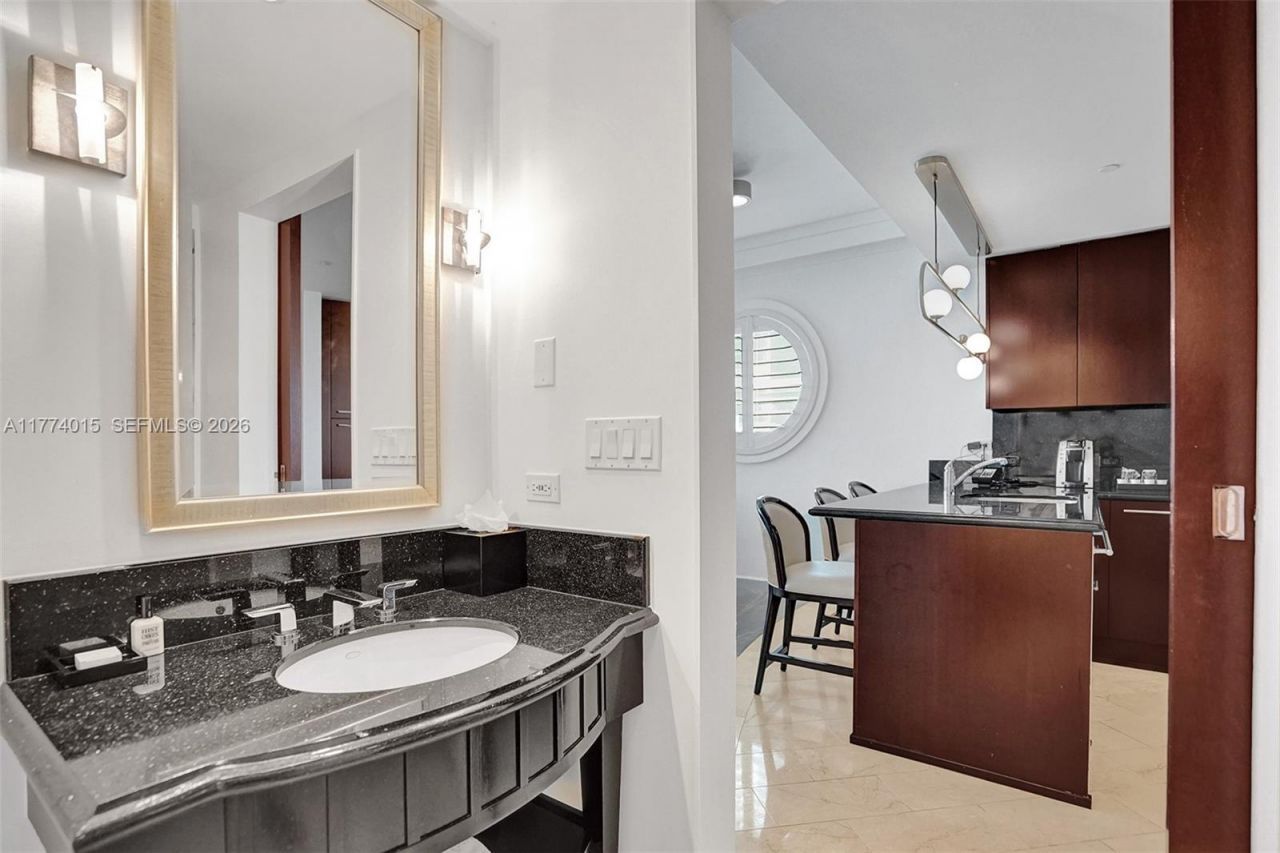 4391 Collins Ave, Unit 913/914, Miami Beach, FL 33140 Photo