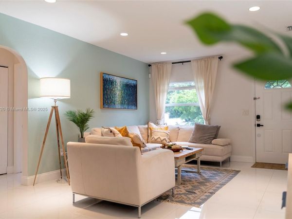 775 NW 44th St, Miami, FL 33127