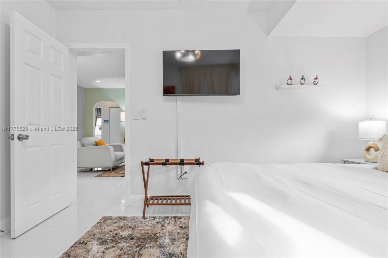 775 NW 44th St, Miami, FL 33127 Photo