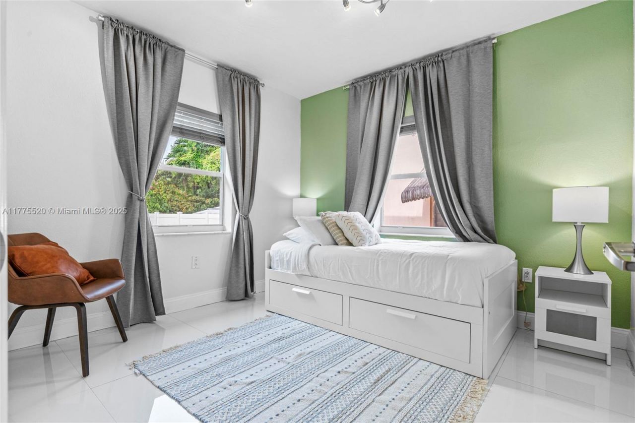 775 NW 44th St, Miami, FL 33127 Photo