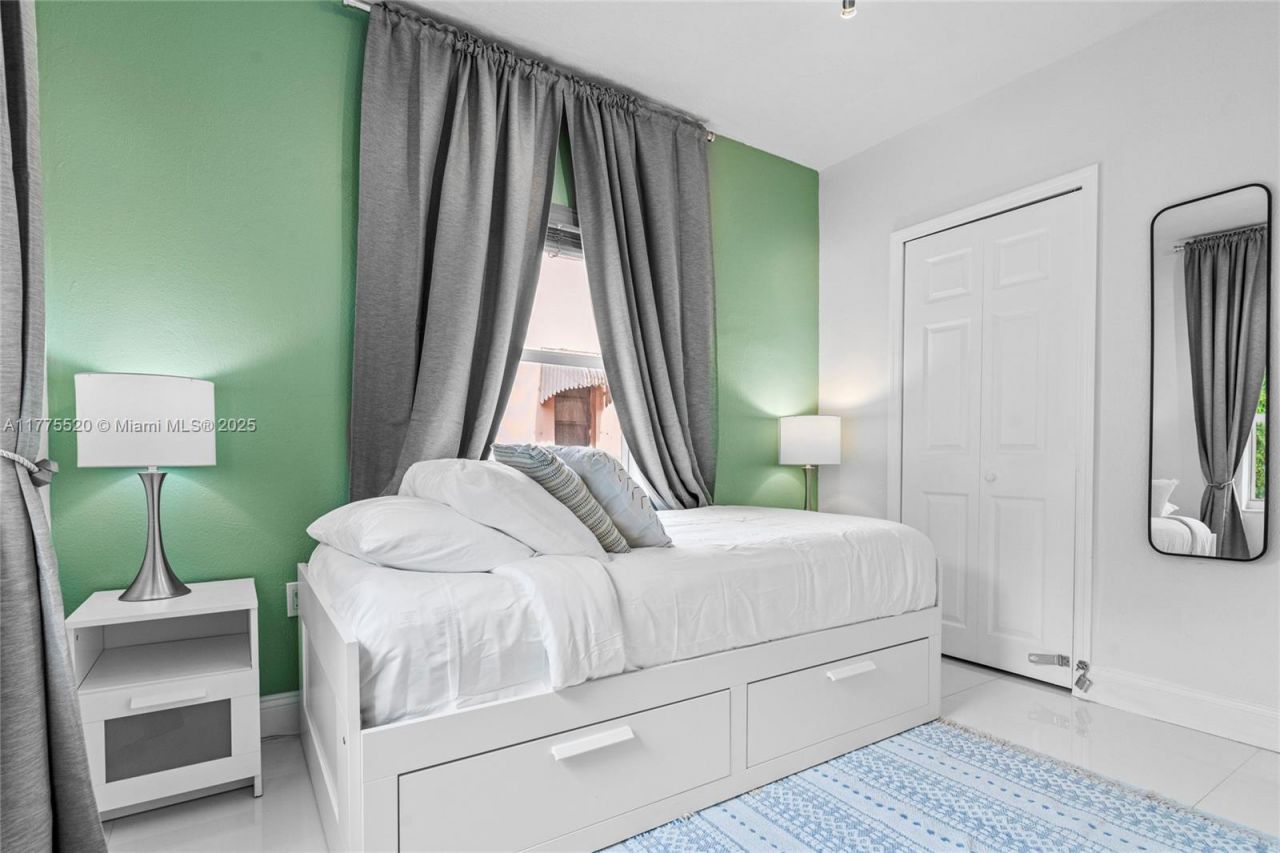 775 NW 44th St, Miami, FL 33127 Photo