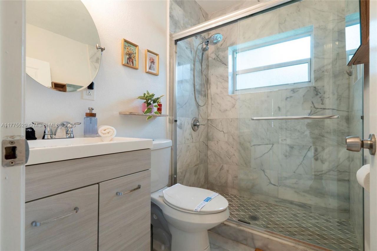 775 NW 44th St, Miami, FL 33127 Photo