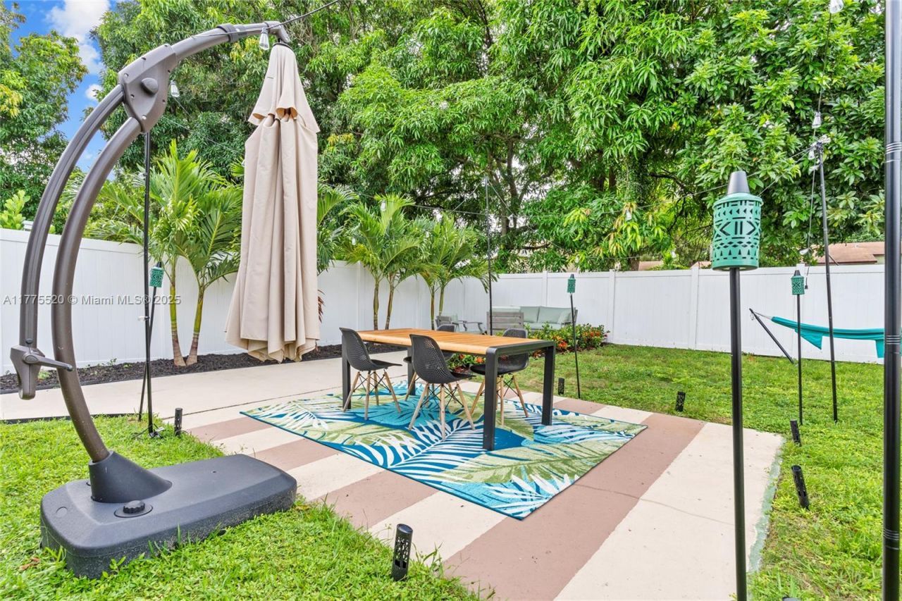 775 NW 44th St, Miami, FL 33127 Photo