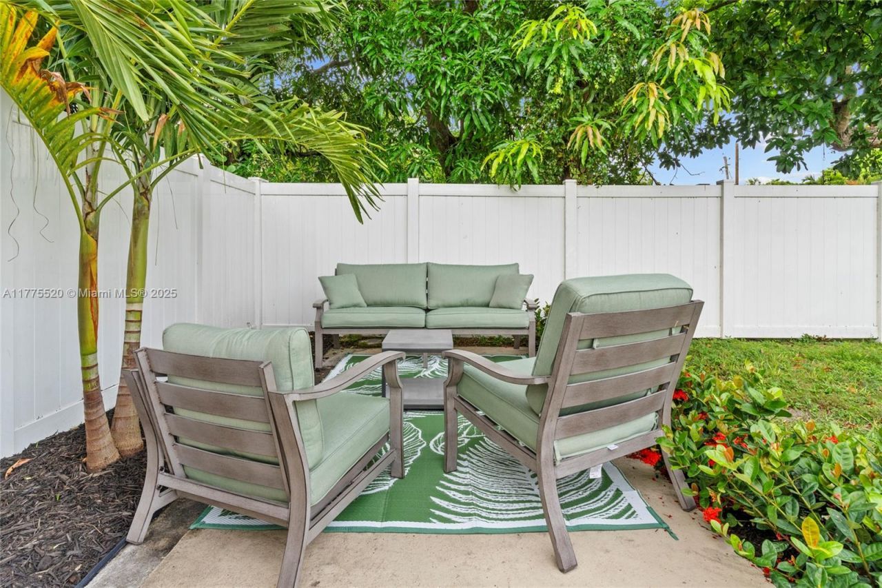 775 NW 44th St, Miami, FL 33127 Photo