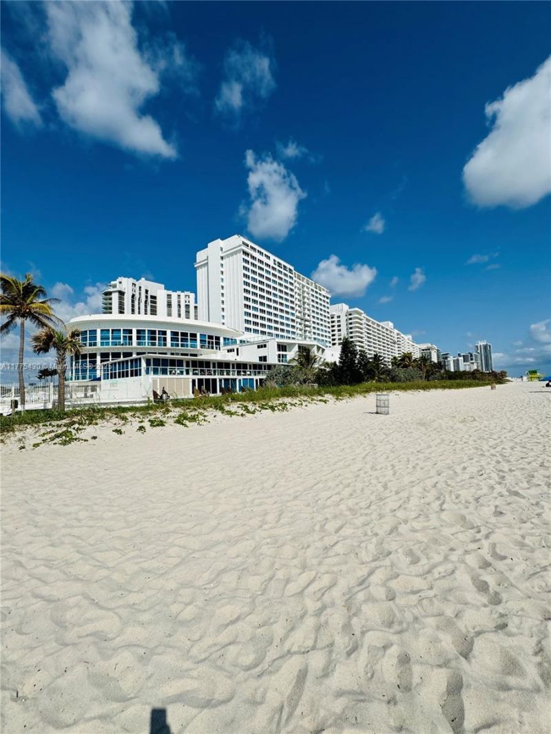 5445 Collins Ave, Unit 1520, Miami Beach, FL 33140 Photo