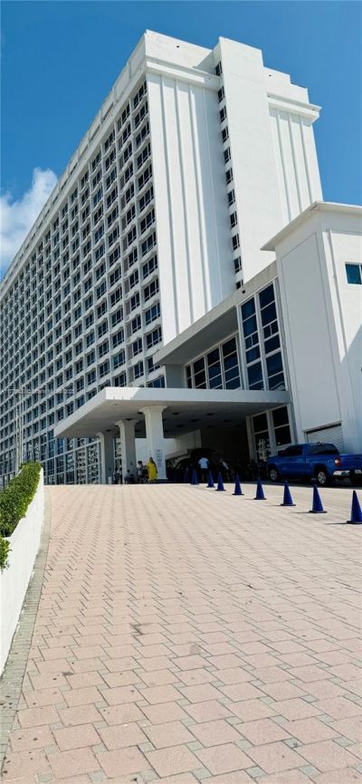 5445 Collins Ave, Unit 1520, Miami Beach, FL 33140 Photo