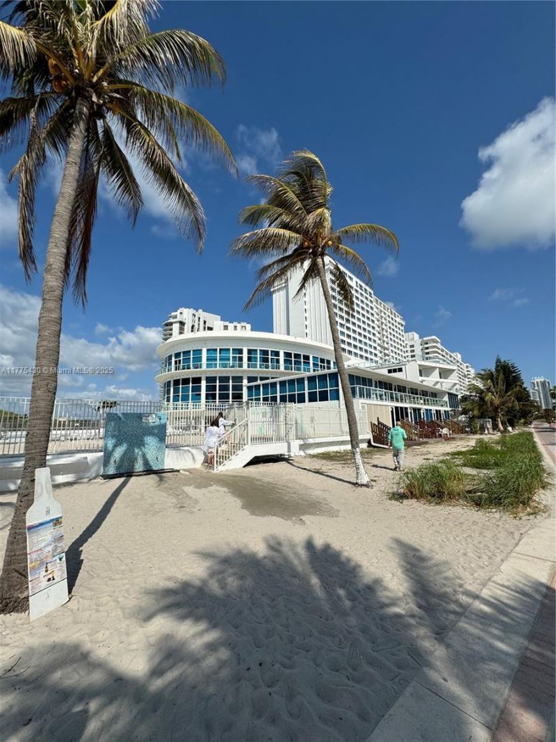5445 Collins Ave, Unit 1520, Miami Beach, FL 33140 Photo