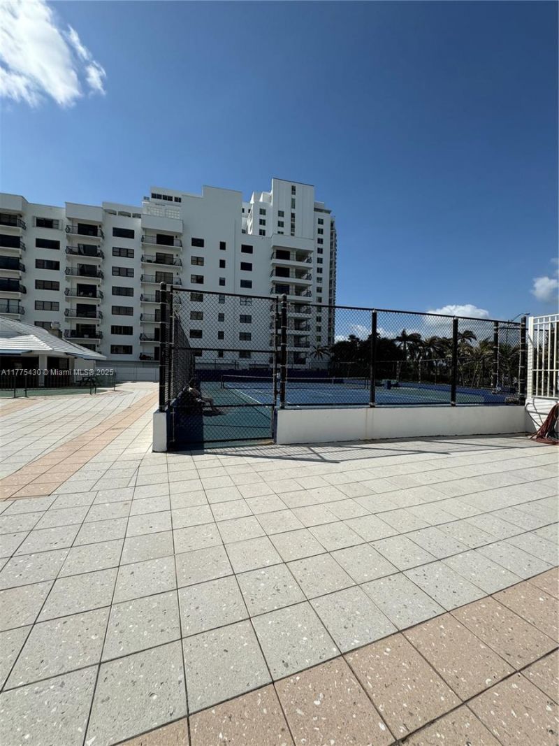 5445 Collins Ave, Unit 1520, Miami Beach, FL 33140 Photo