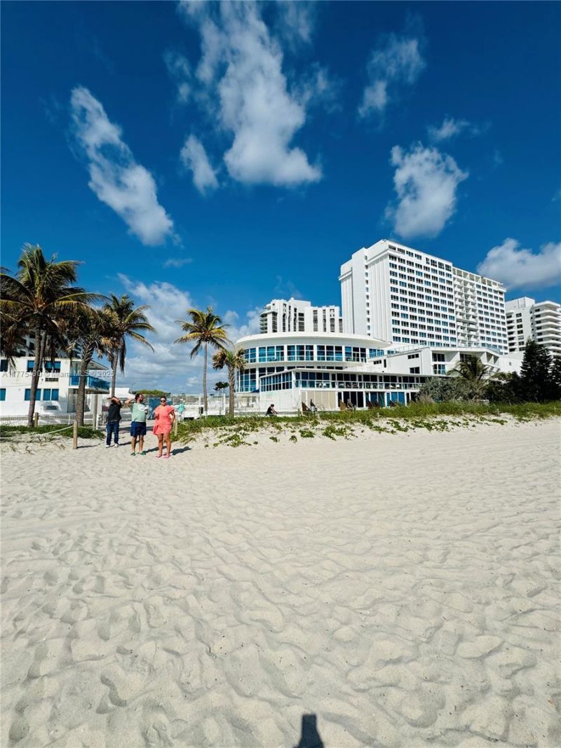 5445 Collins Ave, Unit 1520, Miami Beach, FL 33140 Photo