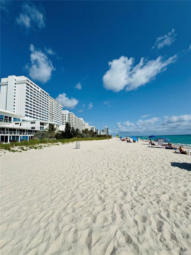 5445 Collins Ave, Unit 1520, Miami Beach, FL 33140 Photo