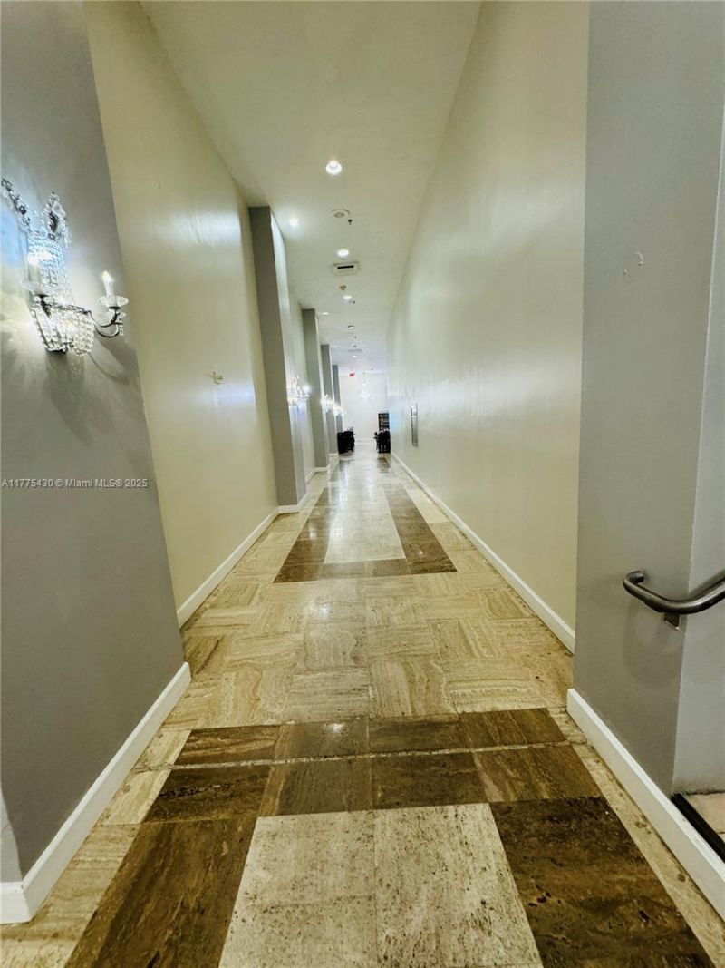 5445 Collins Ave, Unit 1520, Miami Beach, FL 33140 Photo