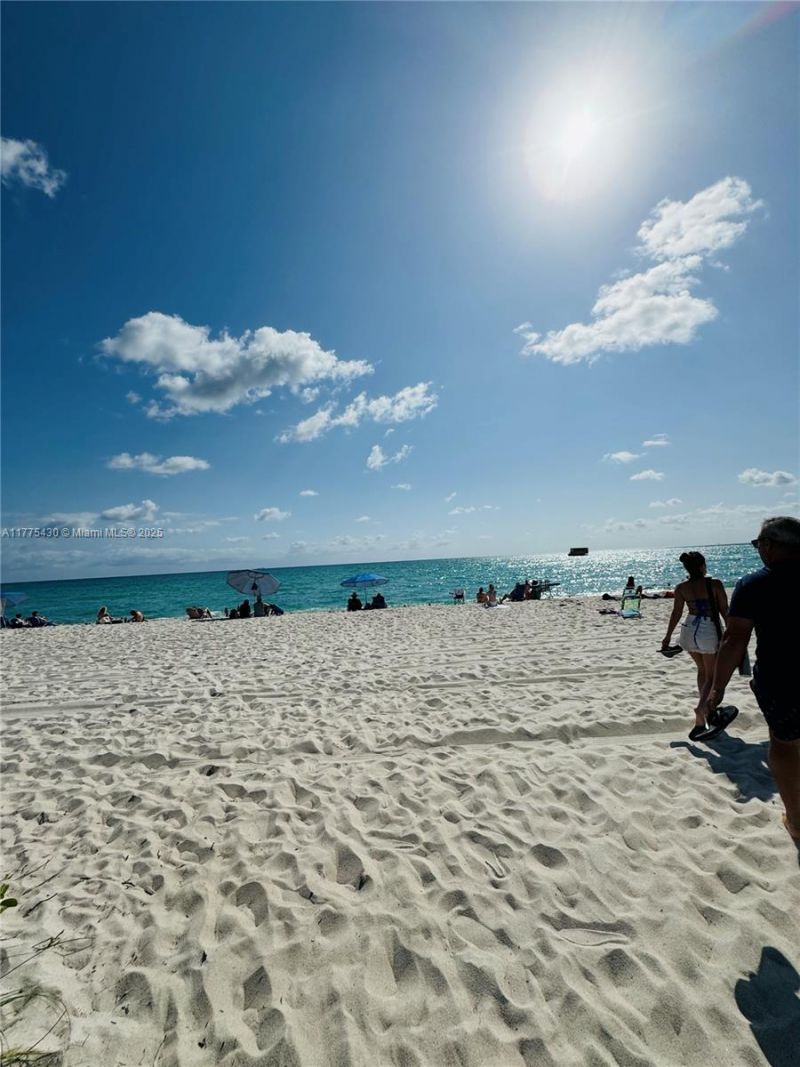 5445 Collins Ave, Unit 1520, Miami Beach, FL 33140 Photo