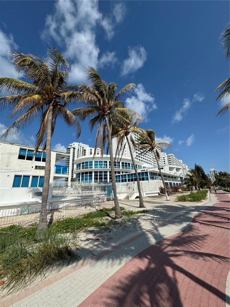 5445 Collins Ave, Unit 1520, Miami Beach, FL 33140 Photo