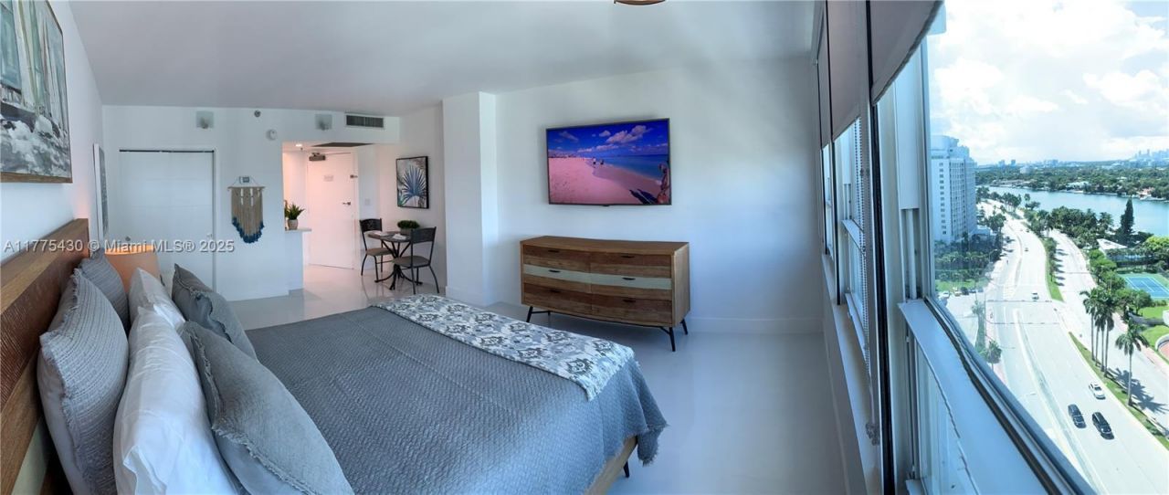 5445 Collins Ave, Unit 1520, Miami Beach, FL 33140 Photo