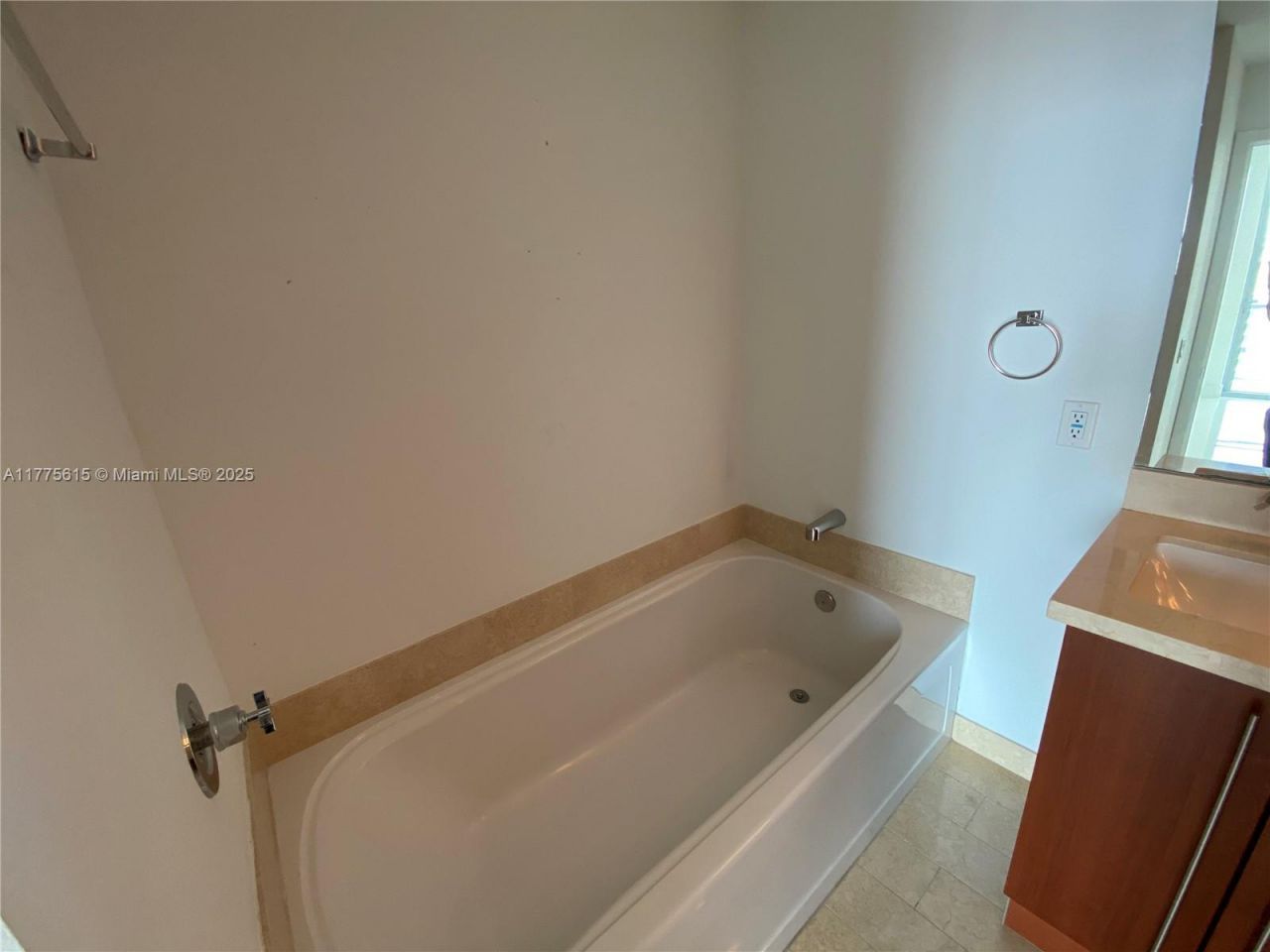 79 SW 12 St, Unit 3810-S, Miami, FL 33130 Photo