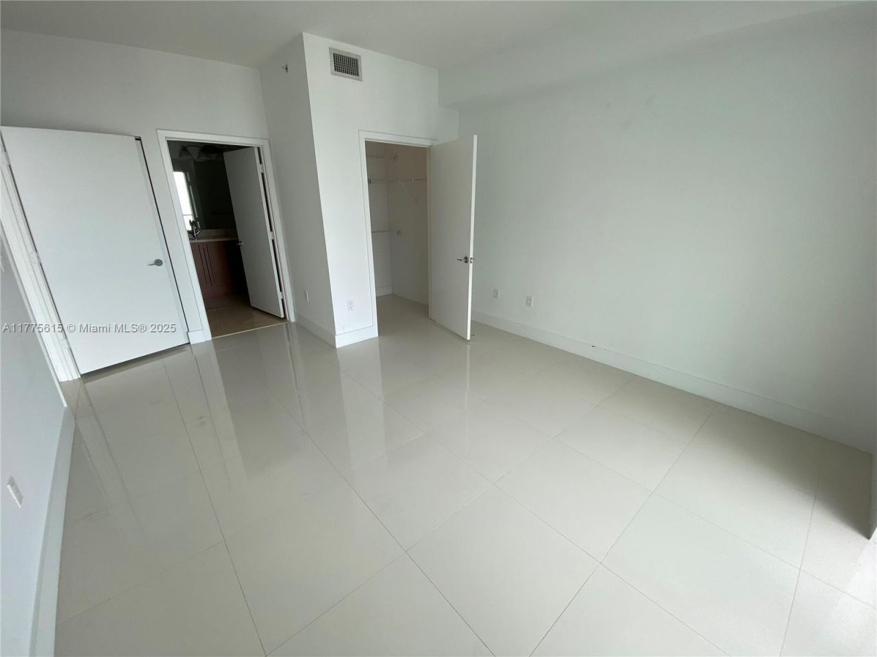 79 SW 12 St, Unit 3810-S, Miami, FL 33130 Photo