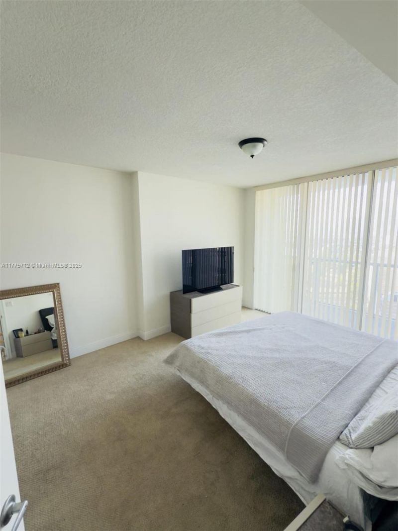 1750 N Bayshore Dr, Unit 1612, Miami, FL 33132 Photo
