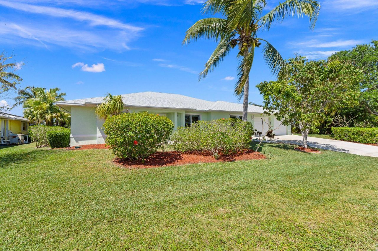 139 Commonwealth Court, Hutchinson Island, FL 34949 Photo