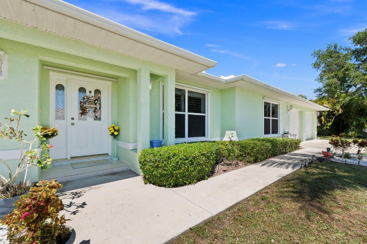 139 Commonwealth Court, Hutchinson Island, FL 34949 Photo