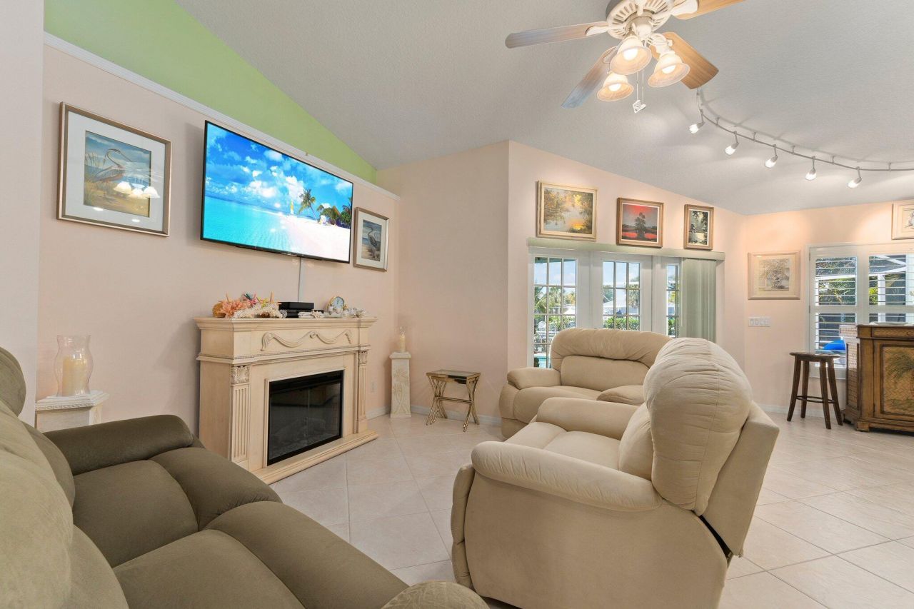 139 Commonwealth Court, Hutchinson Island, FL 34949 Photo