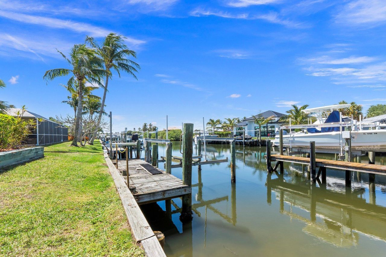 139 Commonwealth Court, Hutchinson Island, FL 34949 Photo