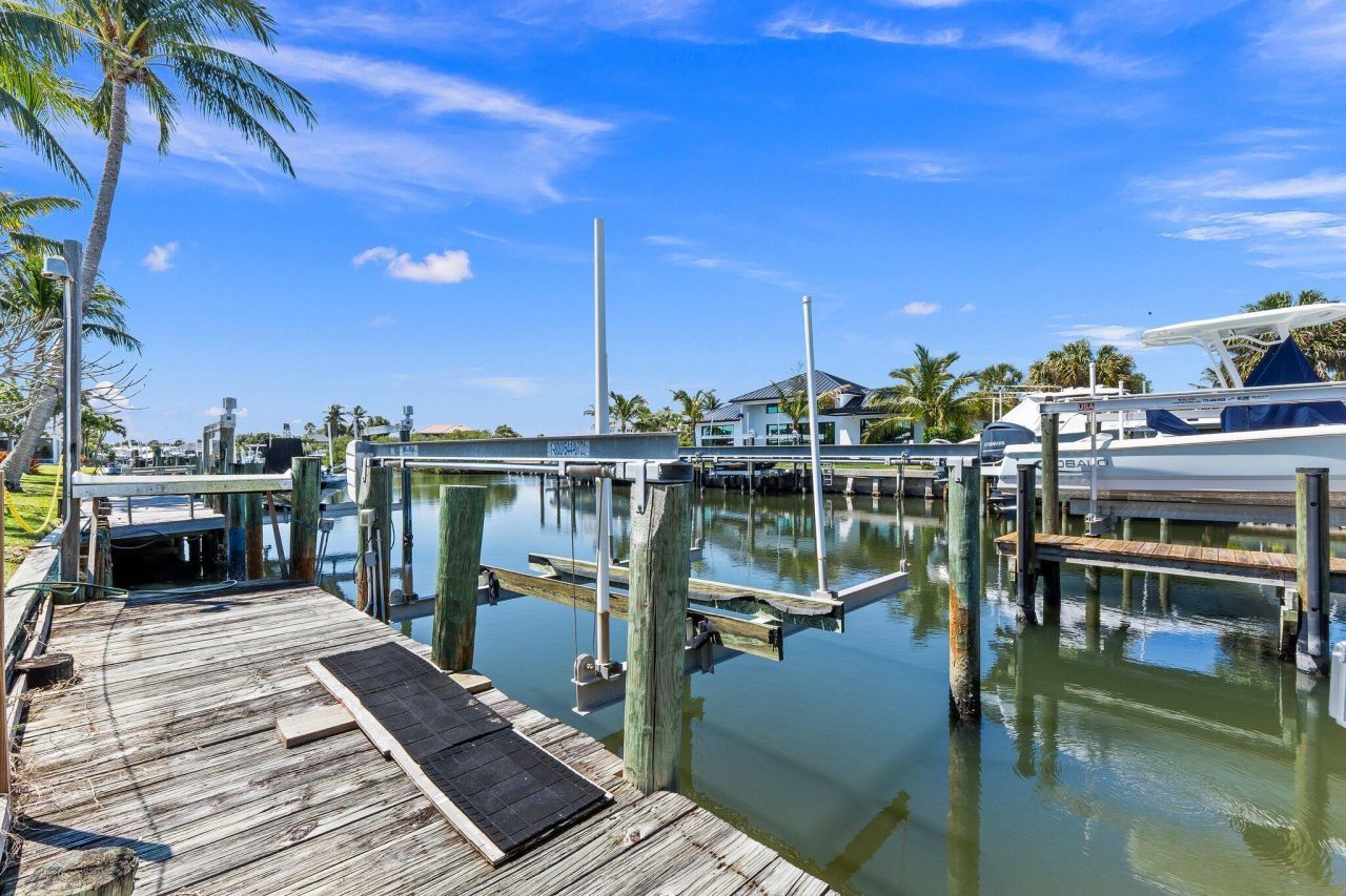 139 Commonwealth Court, Hutchinson Island, FL 34949 Photo