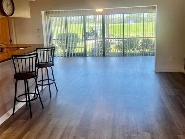 5765 Trailwinds DR, Unit 115, FORT MYERS, FL 33907