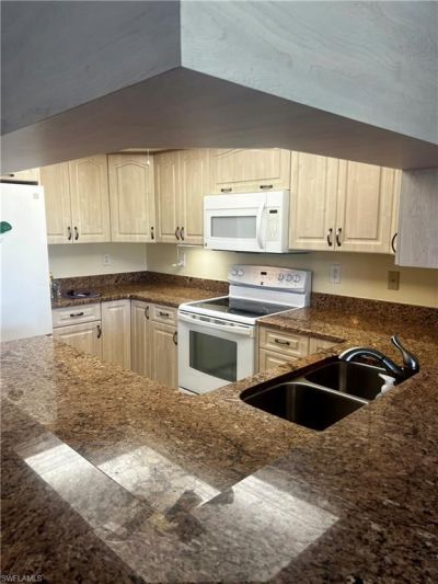 5765 Trailwinds Dr, Unit 115, Fort Myers, FL 33907 Photo