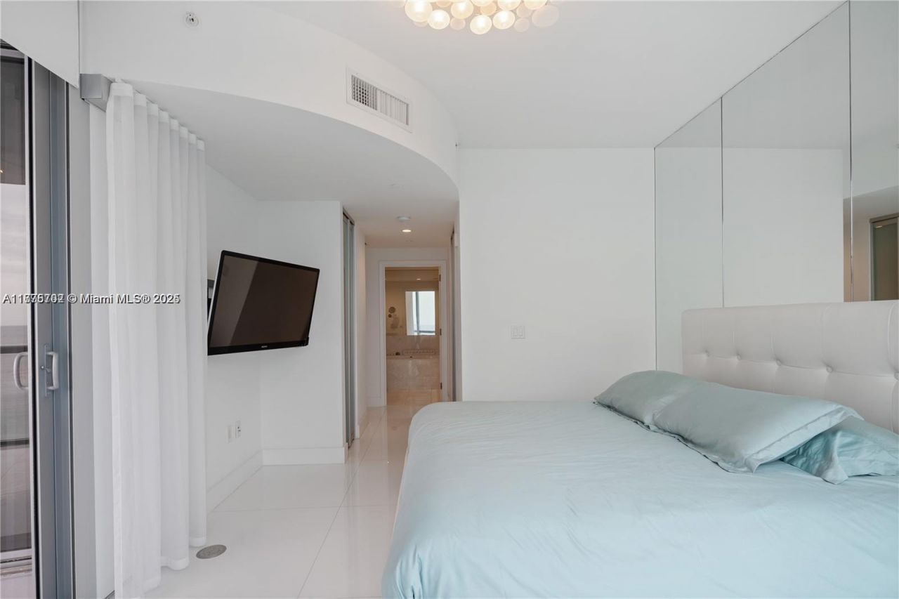 17121 Collins Ave, Unit 1703, Sunny Isles Beach, FL 33160 Photo