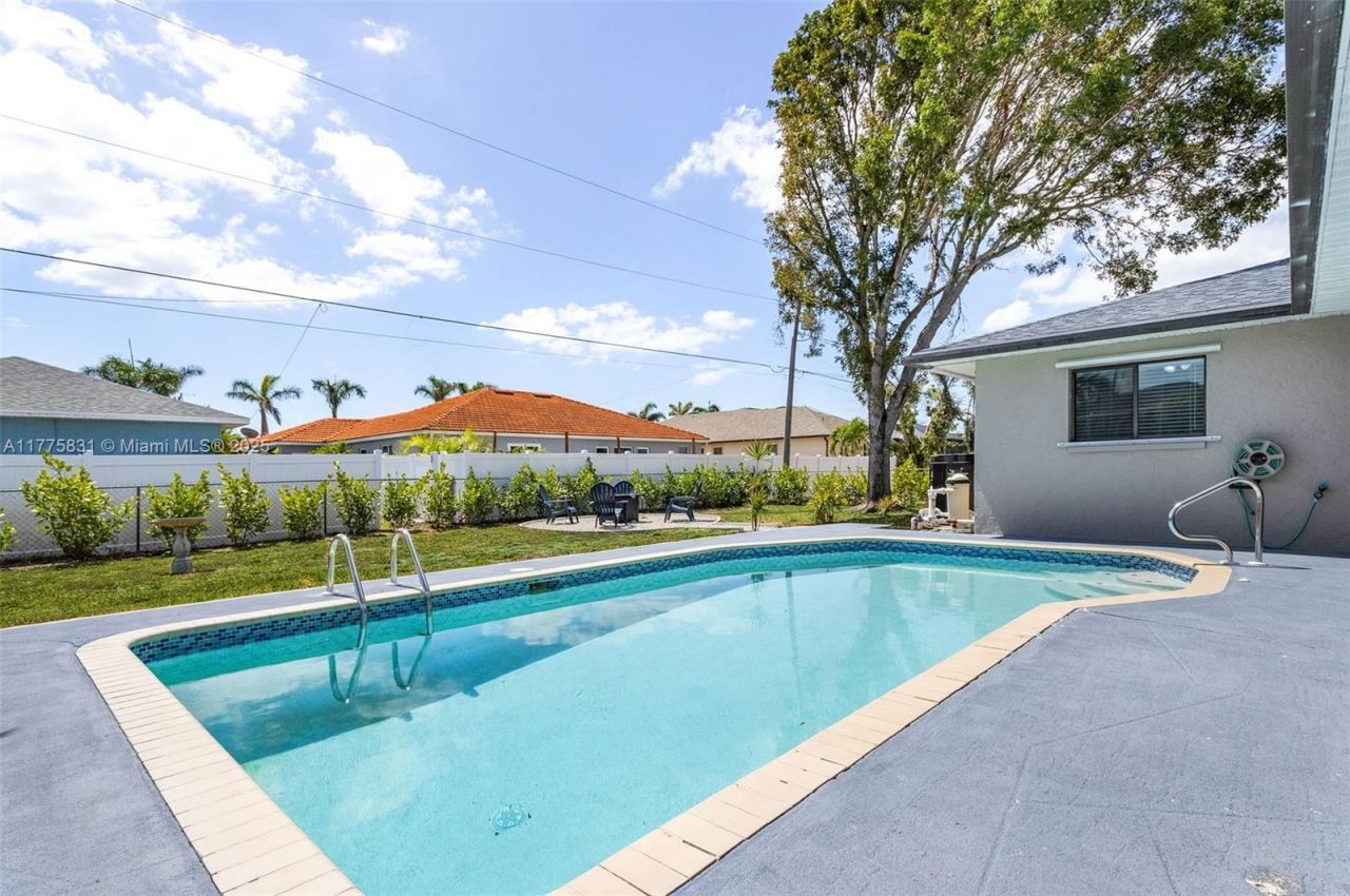 1424 SW 49th Street, Cape Coral, FL 33914 Photo