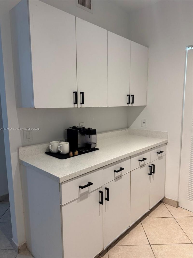 19555 E Country Club Dr, Unit 8108, Aventura, FL 33180 Photo