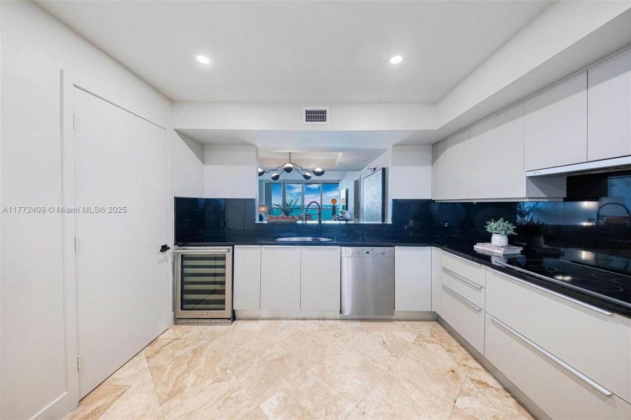 1331 Brickell Bay Dr, Unit 3305, Miami, FL 33131 Photo