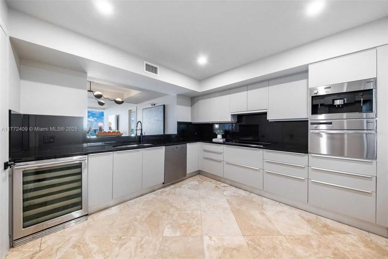 1331 Brickell Bay Dr, Unit 3305, Miami, FL 33131 Photo