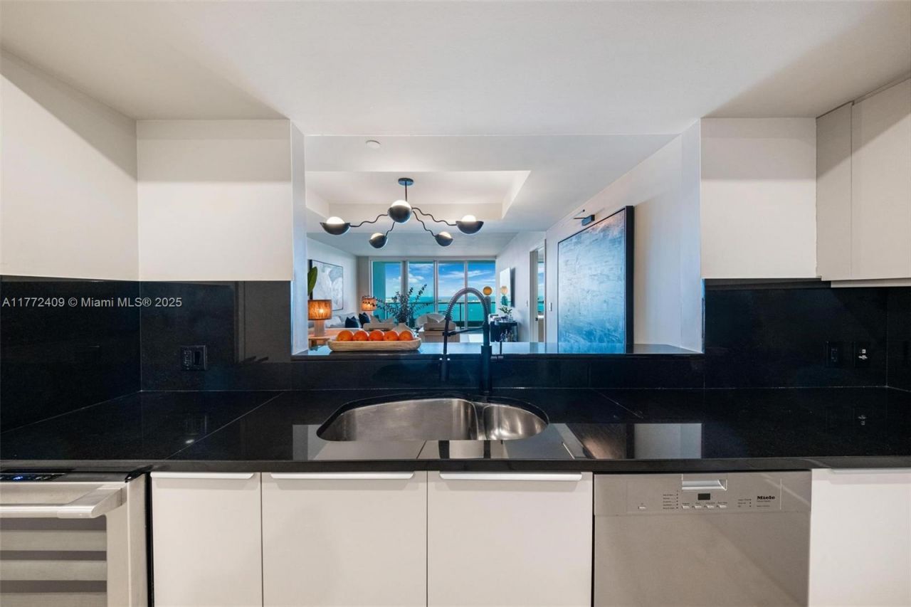 1331 Brickell Bay Dr, Unit 3305, Miami, FL 33131 Photo