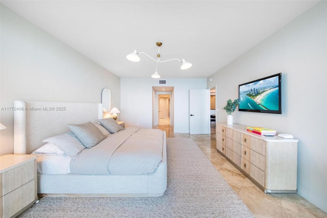 1331 Brickell Bay Dr, Unit 3305, Miami, FL 33131 Photo