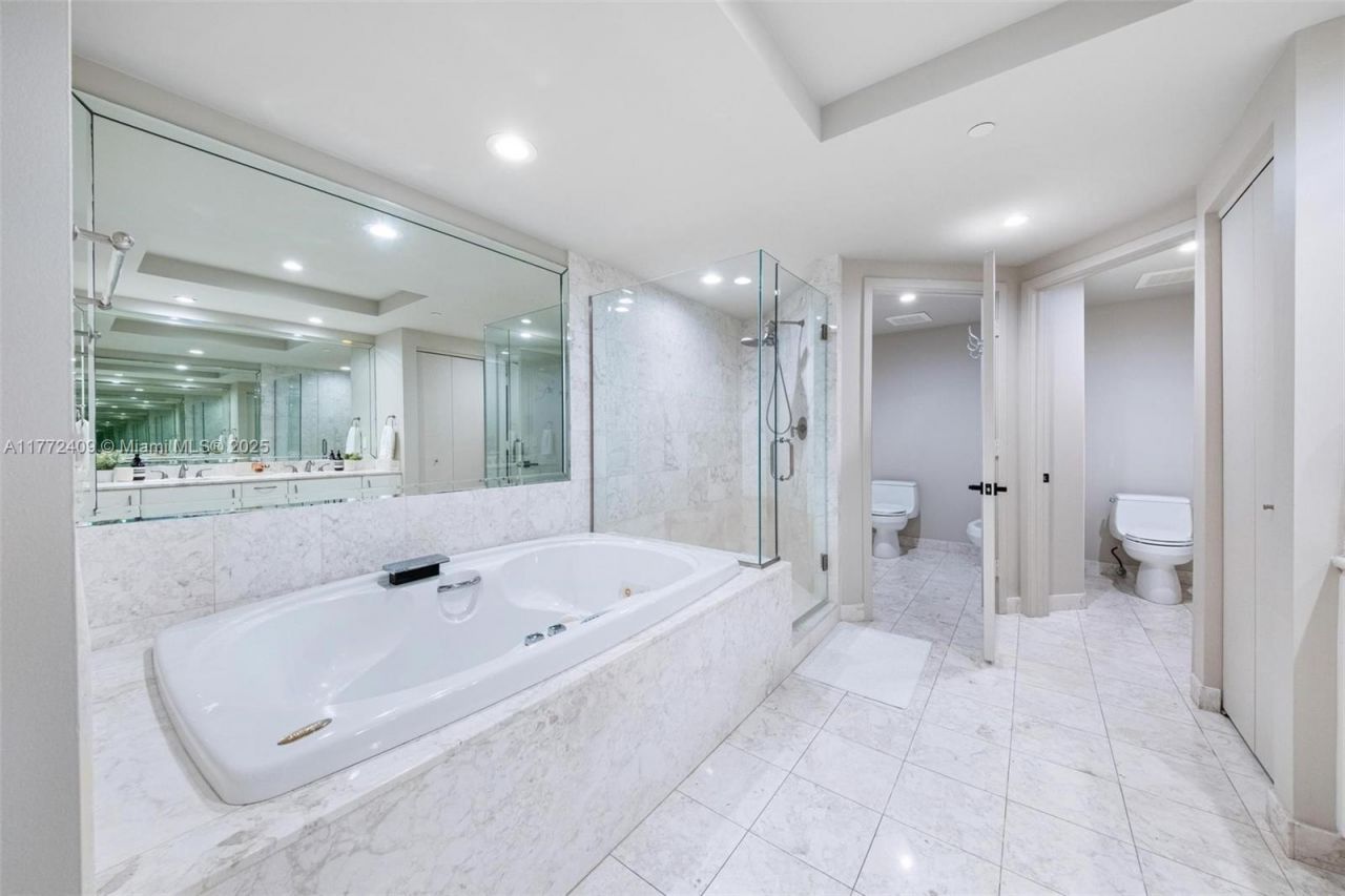 1331 Brickell Bay Dr, Unit 3305, Miami, FL 33131 Photo