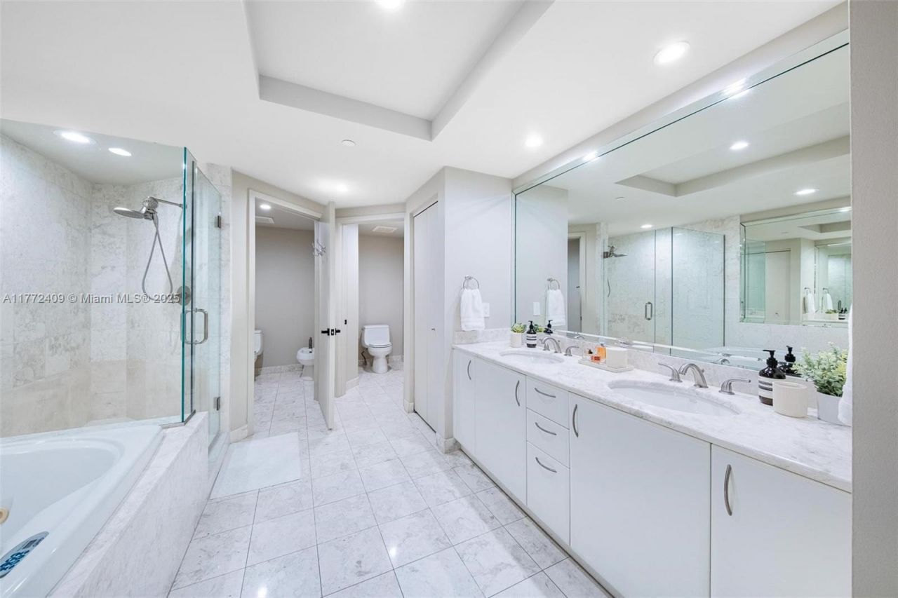 1331 Brickell Bay Dr, Unit 3305, Miami, FL 33131 Photo