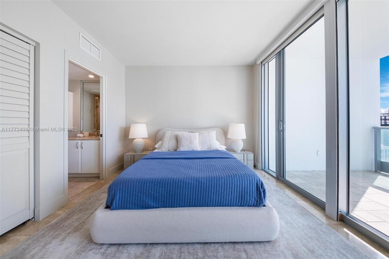 1331 Brickell Bay Dr, Unit 3305, Miami, FL 33131 Photo