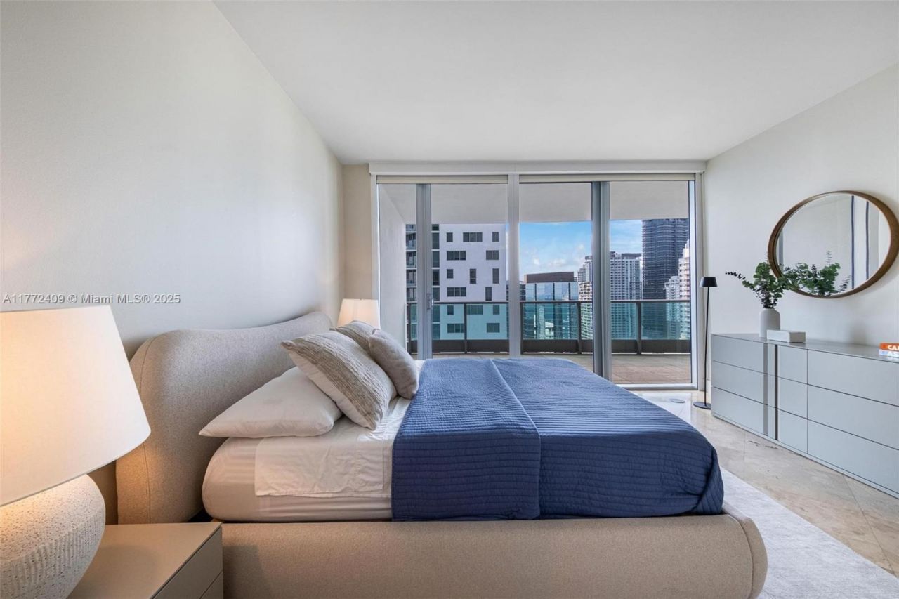 1331 Brickell Bay Dr, Unit 3305, Miami, FL 33131 Photo