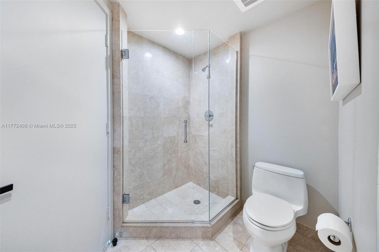 1331 Brickell Bay Dr, Unit 3305, Miami, FL 33131 Photo