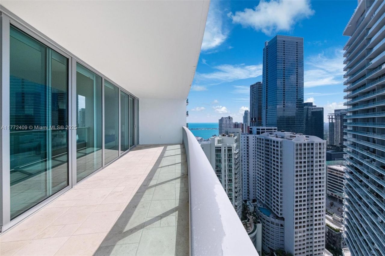 1331 Brickell Bay Dr, Unit 3305, Miami, FL 33131 Photo